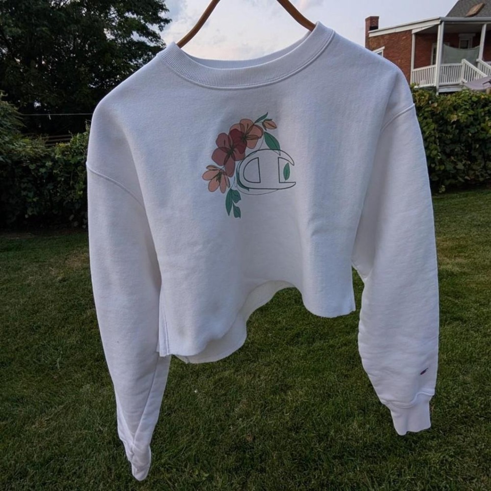 Champion Reverse Weave White Floral Logo‎ Cropped Sweatshirt Medium